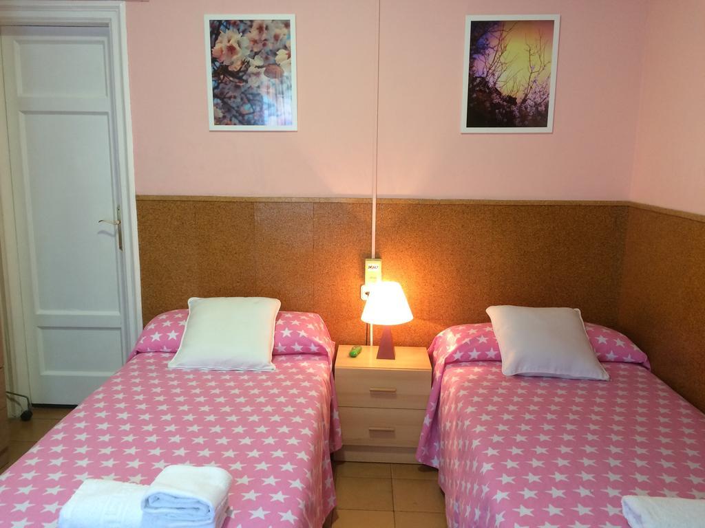 Hostal Valls Barcelona Exteriör bild