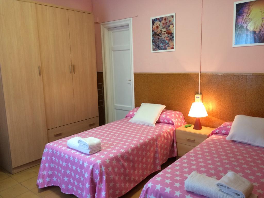 Hostal Valls Barcelona Exteriör bild